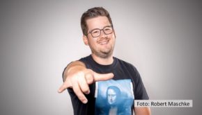 Das traditionsreiche Comedy-Newcomer-Format „NightWash“, das einst beim WDR an den Start ging, hat eine neue Heimat im linearen TV: RTLzwei zeigt ab dem 28. März neue Folgen am Donnerstagabend. Als Hosts sind u.a. Stars wie Chris Tall und Atze Schröder mit dabei. (Foto: Robert Maschke)