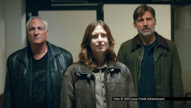 30 Jahre nach seinem Kult-Thriller „Nightwatch“ hat der dänische Autorenfilmer Ole Bornedal eine Fortsetzung gedreht. Das ZDF zeigt „Dämonen der Vergangenheit“ mit u.a. Kim Bodnia, Fanny Leander Bornedal und Nikolaj Coster-Waldau am 17. November erstmals im deutschen Free-TV. (Foto © ZDF/Lasse Frank Johannessen)