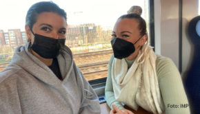 Fitnessexpertin Mareike Spaleck bereitet gerade den Launch eines neuen Produkts vor. Derzeit befindet sie sich mit der Social Media-Managerin Noemi Gebremedhin (IMP) zu Gesprächen in Hamburg. Um was es genau geht, deutet sie mit einem Wort an: „Leeeeckeeeer“. (Foto: IMP)