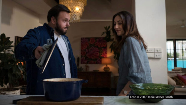 Im ZDF läuft am 16. März das Staffelfinale des Crime-Dramas „North Shore – Tod in Sydney“. Der von John Bradley gespielte Ermittler Max Drummond steht kurz vor der Lösung des kniffligen Mordfalls, der ihn nach Australien geführt hat. Nun muss er auch eine private Entscheidung treffen. Foto © ZDF/Daniel Asher Smith