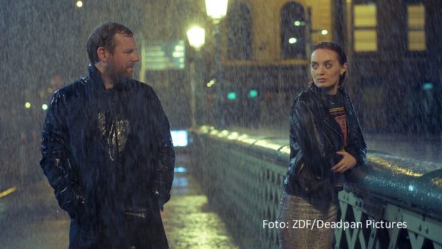 Stephen Jones, auf dessen Theaterstück die Serie basiert, und Elva Trill spielen die Hauptrollen in der irisch-belgisch-deutschen Produktion „Northern Lights“, die jetzt ihre deutsche TV-Premiere feiert. ZDFneo zeigt den Sechsteiler in der Nacht zum 20. März als Binge-Event. (Foto: ZDF/Deadpan Pictures)