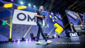 Am 9. und 10. Mai steht die ausverkaufte Hamburg Messe wieder ganz im Zeichen des OMR Festivals. Gründer Philipp Westermeyer und sein Team erwarten zu dem Digital-Business-Branchentreff rund 70.000 Besucher sowie zahlreiche prominente Speaker.(Foto: Niclas Ruehl/OMR)