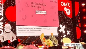 Beim OMR Festival in Hamburg absolvierte Barbara Schöneberger nach ihrem Live-Podcast auch noch einen ARD-Talk mit Aminata Belli. Die Digitalmesse kommt am 8. Mai u.a. mit Auftritten von Musikproduzent Rick Rubin und Parookaville-Veranstalter Bernd Dicks zum Abschluss. (Foto: smalltalk)