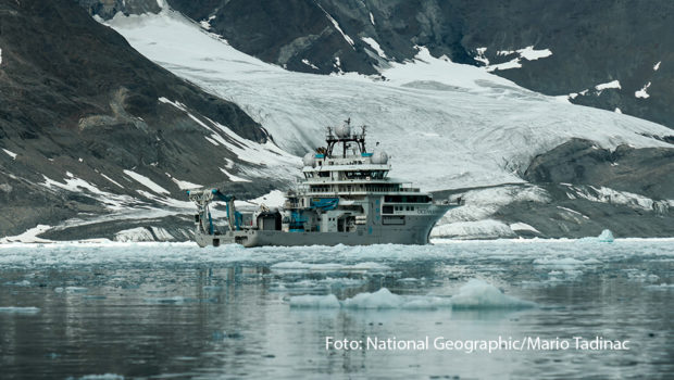 Im August zeigt National Geographic die exklusive TV-Premiere von „OceanXplorers – Geheimnisse der Ozeane“. Host und Executive Producer ist Oscar-Preisträger James Cameron. Mit an Bord sind u.a. die Tiefseeforscherin Zoleka Filander sowie der Meeresbiologe Pedro Afonso. (Foto: National Geographic/Mario Tadinac)