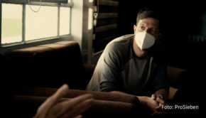 Am heutigen 8. November strahlt ProSieben einen Themenabend über deutsche IS-Kämpfer aus. Los geht’s um 20:15 Uhr mit „Das Erbe des Dschihad“, einer neuen Reportage von Thilo Mischke. Im Anschluss ist der Journalist bei „Zervakis & Opdenhövel. Live.“ zu Gast im Studio. (Foto: ProSieben)