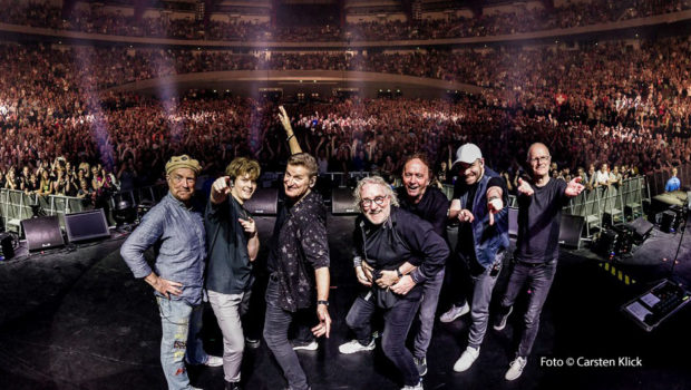 Weit im Vorfeld ist das große „PUR and Friends auf Schalke“-Konzert anlässlich des 30. Jubiläums des Erfolgsalbums „Abenteuerland“ restlos ausverkauft. Auch für die Sommer-Show der Band um Sänger Hartmut Engler in Bruchsal sind laut Veranstalter keine Tickets mehr erhältlich. (Foto: Carsten Klick)