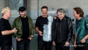 Die Band PUR um Sänger Hartmut Engler geht mit ihrem neuen Album „Persönlich“ im April und Mai 2023 auf große Deutschland-Tournee. Veranstalter Dirk Becker Entertainment hat jetzt ein Zusatzkonzert in der Dortmunder Westfalenhalle angesetzt. (Foto: Carsten Klick)
