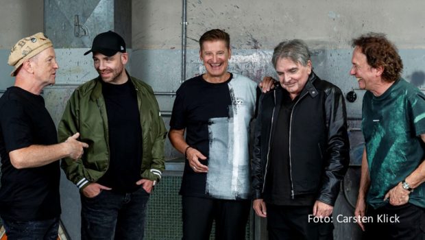 Die Band PUR um Sänger Hartmut Engler geht mit ihrem neuen Album „Persönlich“ im April und Mai 2023 auf große Deutschland-Tournee. Veranstalter Dirk Becker Entertainment hat jetzt ein Zusatzkonzert in der Dortmunder Westfalenhalle angesetzt. (Foto: Carsten Klick)