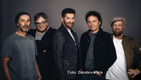 Die Band PUR setzt am 24. September ihre Konzertreihe „PUR and Friends“ in der Fußballarena auf Schalke fort. Mittlerweile sind alle 68.000 Tickets für das Event ausverkauft. Als Gaststars treten u.a. Peter Maffay, Max Giesinger und Hooters-Sänger Eric Bazilian auf. (Foto: Carsten Klick)