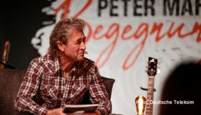 Peter Maffay moderiert ab 14. November neue Folgen seiner Talkshow auf MagentaTV. Erster Gast in dieser Staffel von „Peter Maffay – Begegnungen“ ist Entertainer Thomas Gottschalk. (Foto: Deutsche Telekom)