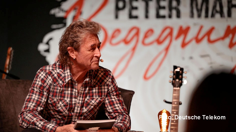 Peter Maffay moderiert ab 14. November neue Folgen seiner Talkshow auf MagentaTV. Erster Gast in dieser Staffel von „Peter Maffay – Begegnungen“ ist Entertainer Thomas Gottschalk. (Foto: Deutsche Telekom)