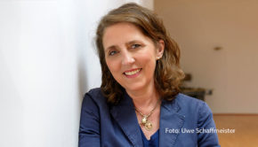 Zum Jahresende nimmt die langjährige Geschäftsführerin Petra Müller ihren Abschied von der Film- und Medienstiftung NRW. Ihre Nachfolge tritt im Januar Walid Nakschbandi, der bisherige Chief Innovation Officer bei den Holtzbrinck-Buchverlagen, an. (Foto: Uwe Schaffmeister)