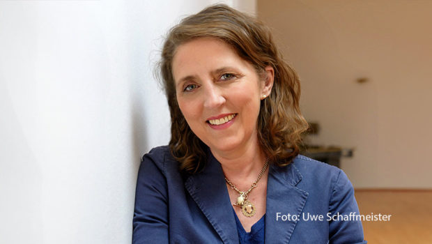 Zum Jahresende nimmt die langjährige Geschäftsführerin Petra Müller ihren Abschied von der Film- und Medienstiftung NRW. Ihre Nachfolge tritt im Januar Walid Nakschbandi, der bisherige Chief Innovation Officer bei den Holtzbrinck-Buchverlagen, an. (Foto: Uwe Schaffmeister)