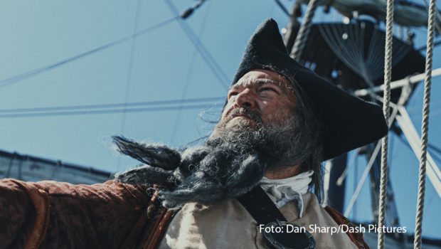 Ab dem 25. August zeigt der Doku-Sender National Geographic die Serie „Piraten: Die Geschichten hinter den Legenden“. Detailgetreu porträtiert werden darin berühmte Seeräuber und Freibeuter wie Francis Drake und Blackbeard. (Foto: Dan Sharp/Dash Pictures)