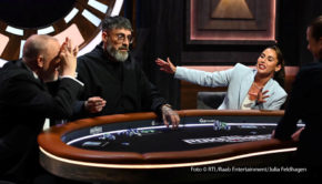 Eine neue Runde von „Raabs Pokernacht“ steht am 15. Mai bei RTL auf dem Programmplan. Gast- und Namensgeber Stefan Raab begrüßt dazu neben Stammkraft Elton und einem Wildcard-Kandidaten auch die Promi-Kartenspieler Sido, Sarah Engels und Felix Kroos. Foto © RTL/Raab Entertainment/Julia Feldhagen