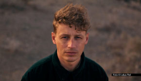 Singer-Songwriter Tim Bendzko feiert am 2. Juli ein musikalisches Heimspiel in Berlin. Er tritt dort als Headliner beim Prime Festival auf, das Amazon zum zweiten Mal für seine Kundinnen und Kunden veranstaltet. Mit dabei ist auch Newcomerin Elimako.