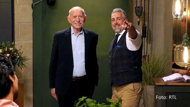 Dating-Spezialist Roland Trettl begrüßt prominente Singles zu einer Spezialausgabe von „First Dates“. In dem Zweiteiler „Promi First Dates“, der ab dem 16. Januar bei RTL+ abrufbar ist, besuchen u.a. Werner Hansch, Lisa Feller, Prince Damien und Radost Bokel das Kennenlern-Restaurant. (Foto: RTL)