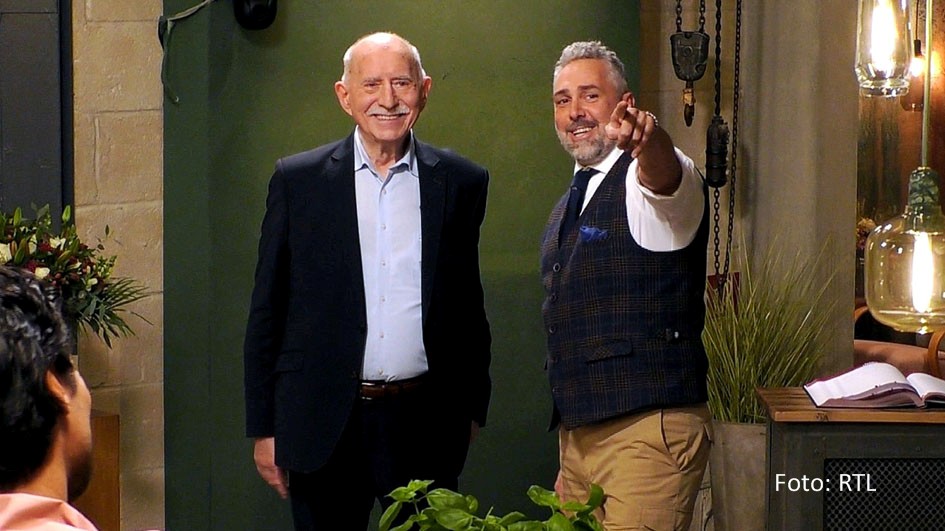 Dating-Spezialist Roland Trettl begrüßt prominente Singles zu einer Spezialausgabe von „First Dates“. In dem Zweiteiler „Promi First Dates“, der ab dem 16. Januar bei RTL+ abrufbar ist, besuchen u.a. Werner Hansch, Lisa Feller, Prince Damien und Radost Bokel das Kennenlern-Restaurant. (Foto: RTL)
