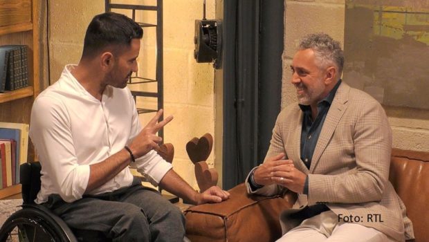 Zum zweiten Mal lädt Roland Trettl zu einer Promi-Sonderausgabe der Dating-Show „First Dates“ bei Vox ein. Am 29. Januar gehen u.a. Comedian Tan Çaglar sowie die Schauspielerinnen Jutta Speidel, Tina Ruland und Mariella Ahrens im TV-Restaurant auf Partnersuche. (Foto: RTL)