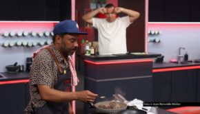 Für Comedian Simon Pearce, der von Zwei-Sterne-Koch Tim Raue gecoacht wird, und seine Mitbewerber geht’s in Runde drei von „Promi Taste“ in den Wald – zumindest symbolisch. Gastjurorin Viktoria Fuchs hat naturverbundene Aufgaben für das Team- und Solokochen mitgebracht. Foto © Joyn/Benedikt Müller