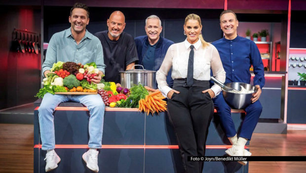 Erstmals geht die beliebte Sat.1-Show „The Taste“ ab dem 8. April in einer Promi-Version an den Start. Als Coaches sind die Sterneköche Alexander Kumptner, Frank Rosin, Alexander Herrmann und Tim Raue mit dabei. Moderatorin von „Promi Taste“ ist Angelina Kirsch. (Foto © Joyn/Benedikt Müller)