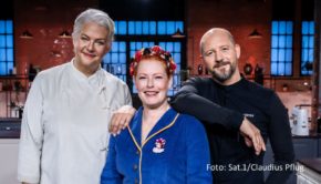 Am 14. Februar starten Moderatorin Enie van de Meiklokjes sowie die Juroren Christian Hümbs und Bettina Schliephake-Burchardt in die achte Staffel von „Das große Promibacken“ in Sat.1. Dabei sind u.a. Susan Sideropoulos, Julian F.M. Stoeckel, Mathias Mester und Panagiota Petridou. (Foto: Sat.1/Claudius Pflug)