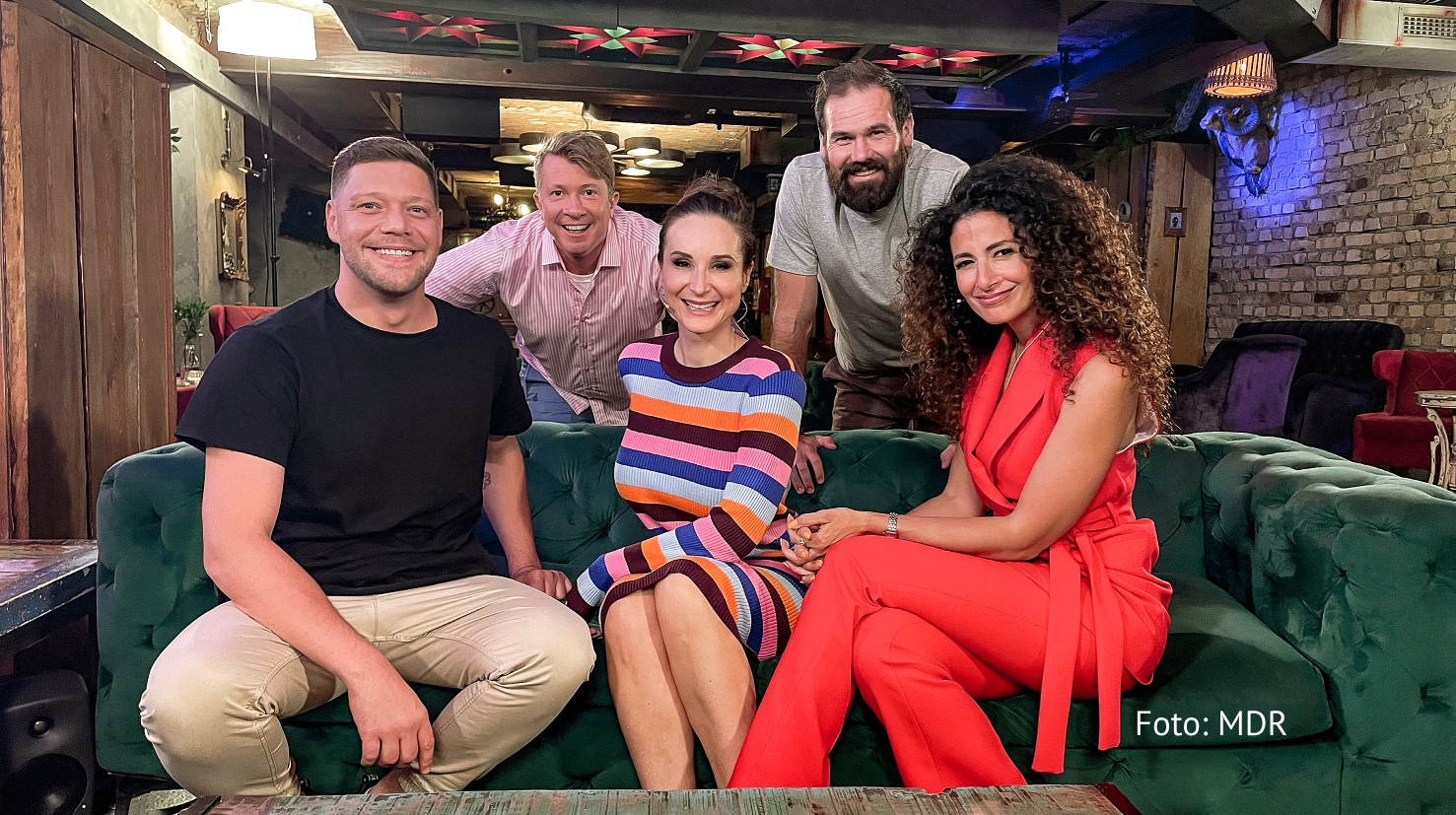 Was sind die geheimen Ängste von Marwa Eldessouky, Robin Pietsch, Michael Rösch oder den Moderatoren René Kindermann und Peter Imhof? Die Antwort auf diese Frage gibt’s am 15. Oktober in der von Sarah von Neuburg moderierten MDR-Show „Promis am Limit“. (Foto: MDR)