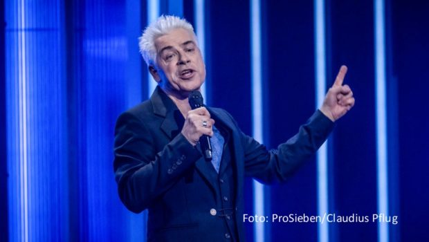 Das 30. Jubiläum des „Quatsch Comedy Clubs“ wird in zwei Primetime-Shows auch bei ProSieben gefeiert. Zum Auftakt am 22. Dezember steht das Ganze unter dem Motto „Legends of Quatsch“. Gastgeber Thomas Hermanns begrüßt u.a. Michael Mittermeier, Ingo Appelt, Olaf Schubert und Ilka Bessin. (Foto: ProSieben/Claudius Pflug)