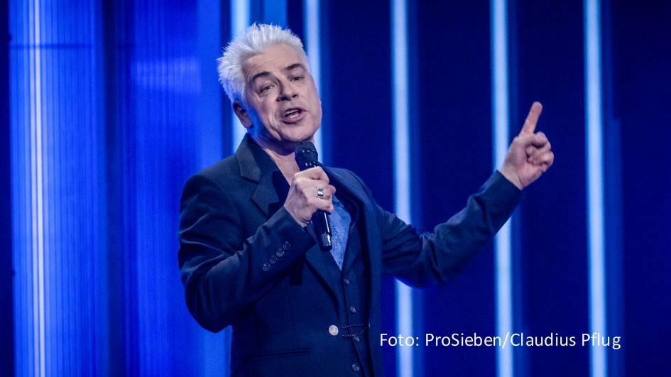Das 30. Jubiläum des „Quatsch Comedy Clubs“ wird in zwei Primetime-Shows auch bei ProSieben gefeiert. Zum Auftakt am 22. Dezember steht das Ganze unter dem Motto „Legends of Quatsch“. Gastgeber Thomas Hermanns begrüßt u.a. Michael Mittermeier, Ingo Appelt, Olaf Schubert und Ilka Bessin. (Foto: ProSieben/Claudius Pflug)
