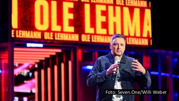 Comedy-Multitalent Ole Lehmann, der sich selbst als Urgestein des „Quatsch Comedy Club“ bezeichnet, steht am 24. April auch in der neuen „Quatsch Comedy Show“ bei ProSieben auf der Stand-up-Bühne. Mit dabei sind zudem Mirja Boes, Sascha Grammel und Alain Frei. (Foto: Seven.One/Willi Weber)