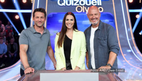 Für die Spitzenköche Alexander Kumptner und Frank Rosin geht‘s am 17. November von der „The Taste“-Kocharena auf den „Quizduell-Olymp“. Moderatorin Esther Sedlaczek begrüßt das Team „Kulinarik“ ab 18:50 Uhr zum spannenden Wettstreit mit Deutschlands Quiz-Elite. (Foto: ARD/Uwe Ernst)