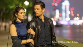 Der auf einer wahren Geschichte basierende britische Thriller „Rogue Agent“ ist ab dem 7. Juli in Deutschland exklusiv bei MagentaTV verfügbar. Die Hauptrollen spielen Gemma Arterton als Anwältin und James Norton als vermeintlicher Geheimdienstmitarbeiter. (Foto: IFC Films/Nick Briggs)