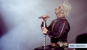 Nach ihren Konzerten in Deutschland ist die Band Rammstein derzeit weltweit live unterwegs. Mit dem aktuellen Album „Zeit“ landeten Sänger Till Lindemann und Co. hierzulande auf Platz 1 der Halbjahrescharts. Die Toten Hosen belegen mit „Alles aus Liebe: 40 Jahre Die Toten Hosen“ Rang 2. (Foto: Jens Koch)