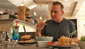Die zweite Folge der neuen RTL-Reihe „Raue – Der Restaurantretter“ führt Spitzenkoch Tim Raue und seine Frau und Geschäftspartnerin Katharina Raue am 18. April nach Vallendar in Rheinland-Pfalz. Dort stecken die Betreiberinnen der „Genussküche“ in großen Schwierigkeiten. (Foto: RTL)