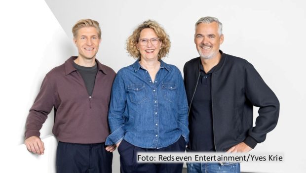 Zum 1. November wird Leonard Schuster als CFO neues Mitglied der Geschäftsführung von Redseven Entertainment neben Christiane Heinemann und dem Vorsitzenden Jobst Benthues. Als weitere Verstärkung wird Produzentin Ute Brendel in das Führungsteam des Unternehmens aufgenommen. (Foto: Redseven Entertainment/Yves Krie)