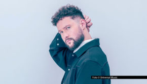 Zum 20. Mal findet in Hamburg das Reeperbahn Festival mit hunderten von Clubkonzerten und einem umfangreichen Kongressprogramm statt. Bei der offiziellen Eröffnungsveranstaltung tritt u.a. der britische Popstar Calum Scott als musikalischer Gast auf. Foto © Universal Music