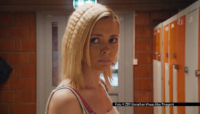 Die preisgekrönte norwegische Serie „Requiem for Selina“ mit Hauptdarstellerin Elli Rhiannon Müller Osborne feiert am 3. Februar ihre Deutschlandpremiere bei ZDFneo und im Streamingportal des ZDF. Im Zentrum der Handlung steht eine Außenseiterin, die als Beauty-Bloggerin zum Star wird. (Foto © ZDF/Jonathan Vivaas Kise Tinagent)