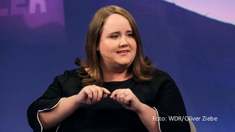 Themen dieser Woche spricht Sandra Maischberger am 6. März in ihrer ARD-Talkshow u.a. mit den Politikern Ricarda Lang (Bündnis 90/Die Grünen), Ralf Stegner (SPD) und Norbert Röttgen (CDU). (Foto: WDR/Oliver Ziebe)