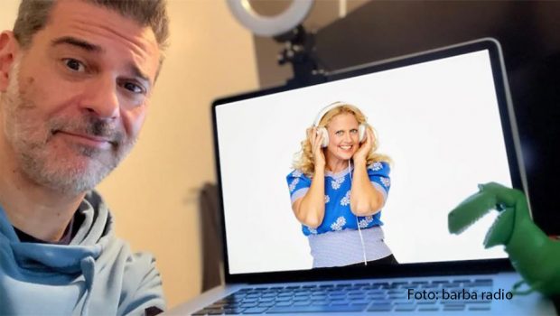 In der aktuellen Ausgabe des Podcasts „Mit den Waffeln einer Frau“ ist Komiker und Schauspieler Rick Kavanian zu Gast bei Barbara Schöneberger. Die beiden reden u.a. über die TV-Show „Schlag den Star“ und den neuen Kinofilm „Hui Buh 2“. (Foto: barba radio)