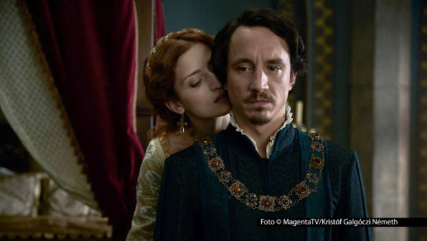 Das aufwendige zehnteilige Historien-Epos „Rise of the Raven“ zeichnet das Leben des ungarischen Feldherrn János Hunyadi im 15. Jahrhundert nach. MagentaTV+ zeigt die ungarisch-österreichisch-deutsche Koproduktion, in der u.a. „Barbaren“-Star Laurence Rupp mitspielt, ab dem 18. Juni. Foto © MagentaTV/Kristóf Galgóczi Németh