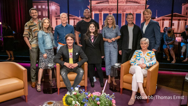Comedian Matze Knop, Entertainer Detlef Soost, Sportwissenschaftler Prof. Dr. Ingo Froböse, Sängerin Marianne Rosenberg sowie weitere illustre Gäste sind heute an Bord der Berliner Ausgabe von „Riverboat“. Im TV wird die Talkshow ab 22:00 Uhr bei RBB und MDR übertragen. (Foto: rbb/Thomas Ernst)