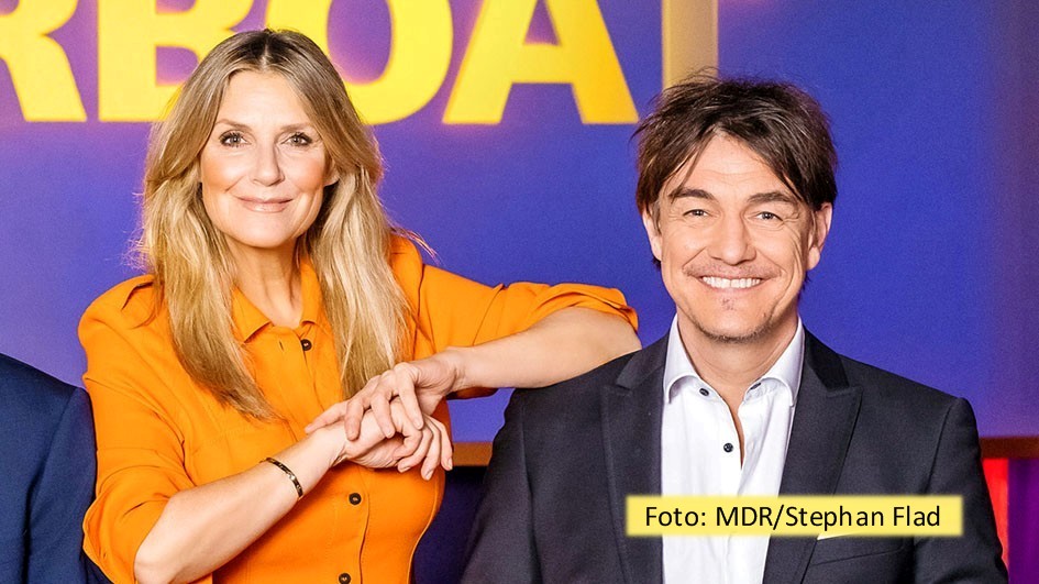 Nach der Sommerstrecke mit Klassiker-Ausgaben gibt’s am 8. September wieder eine aktuelle Folge der MDR-Talkshow „Riverboat“. Das Moderations-Duo Kim Fisher und Matze Knop begrüßt dazu u.a. die Schauspieler Stephan Grossmann und Ben Becker sowie den Ex-Fußballprofi Nils Petersen. (Foto: MDR/Stephan Flad)