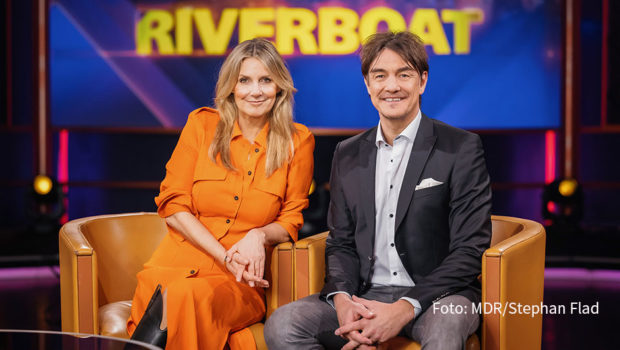 Am 10. Februar bildet Entertainer Matze Knop in der MDR-Talkshow „Riverboat“ wieder das Moderations-Duo mit Kim Fisher. Die beiden begrüßen in der Gesprächsrunde in Leipzig u.a. Stefanie Stappenbeck, Katja Burkard, Alexander Kekulé sowie Jenny und John Jürgens. (Foto: MDR/Stephan Flad)