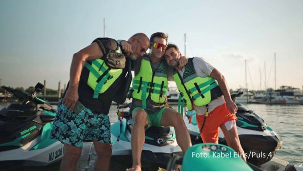 Nachschlag beim „Roadtrip Amerika“. Am 29. Februar lassen die Spitzenköche Frank Rosin, Alexander Kumptner und Ali Güngörmüs in einer Spezialfolge der Doku-Soap noch einmal die Eindrücke ihrer bisherigen beiden Wohnmobil-Reisen durch die USA Revue passieren. (Foto: Kabel Eins/Puls 4)