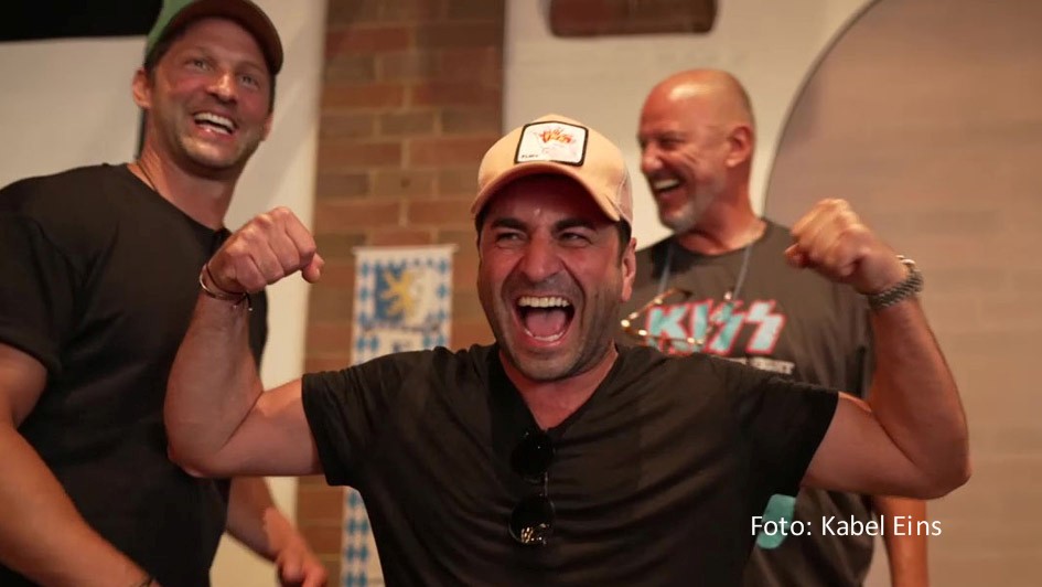Am 8. Februar sind die Spitzenköche Alexander Kumptner, Ali Güngörmüs und Frank Rosin bei Kabel Eins und Joyn wieder in den USA unterwegs. Die neue Folge von „Roadtrip Amerika 2“ führt sie u.a. zu den Amish in Pennsylvania und in ein deutsches Lokal in North Carolina. (Foto: Kabel Eins)
