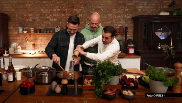 Zum Ausklang der dritten Staffel von „Roadtrip Amerika“, der am 13. Februar bei Kabel Eins zu sehen ist, treffen sich die Spitzenköche Alexander Kumptner, Frank Rosin und Ali Güngörmüs in Berlin. Gemeinsam lassen sie die Highlights ihrer bisherigen USA- und Kanada-Trips Revue passieren. (Foto: PULS 4)