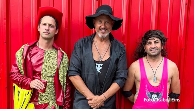 Macho Man, Undertaker und Hitman kommen am 15. Februar auf Kabel Eins zum Einsatz. Oder sind es Alexander Kumptner, Frank Rosin und Ali Güngörmüs? Die Antwort und noch viel mehr gibt’s in der dritten Folge der Doku-Soap „Roadtrip Amerika 2 – Drei Spitzenköche auf vier Rädern“. (Foto: Kabel Eins)