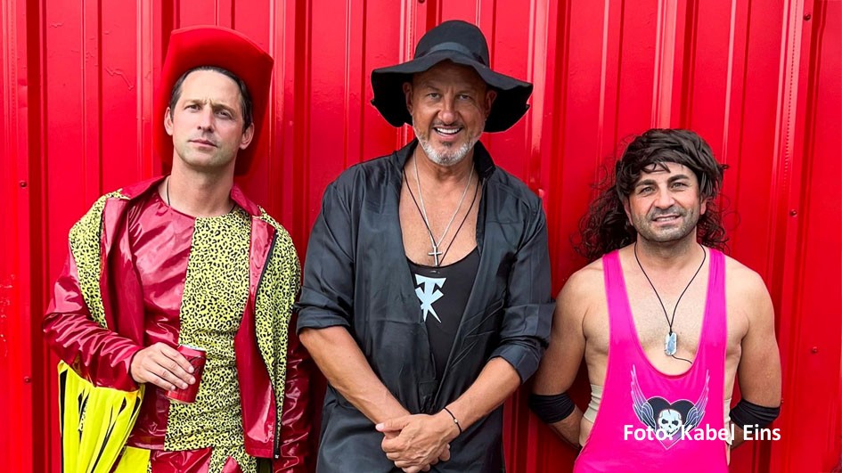 Macho Man, Undertaker und Hitman kommen am 15. Februar auf Kabel Eins zum Einsatz. Oder sind es Alexander Kumptner, Frank Rosin und Ali Güngörmüs? Die Antwort und noch viel mehr gibt’s in der dritten Folge der Doku-Soap „Roadtrip Amerika 2 – Drei Spitzenköche auf vier Rädern“. (Foto: Kabel Eins)