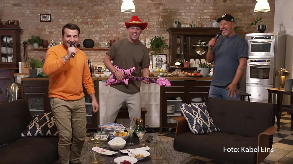 Der zweite Ausflug der drei Spitzenköche Frank Rosin, Alexander Kumptner und Ali Güngörmüs durch die Südstaaten der USA neigt sich dem Ende zu. Auf der letzten Etappe dreht sich diesmal alles um Musik. Zu sehen gibt’s das Ganze in „Roadtrip Amerika 2“ am 22. Februar bei Kabel Eins. (Foto: Kabel Eins)