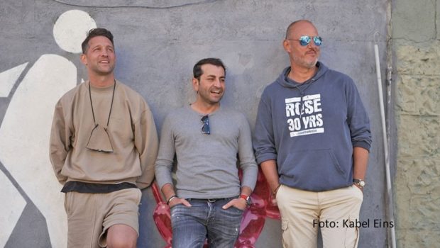 Ab dem 9. Februar gehen die Starköche Alexander Kumptner, Ali Güngörmüs und Frank Rosin auf den „Roadtrip Amerika“. Zum Auftakt lernen sie in San Francisco u.a. einen Pizza-Weltmeister kennen und gehen in Chinatown auf kulinarische Entdeckungstour. (Foto: Kabel Eins)